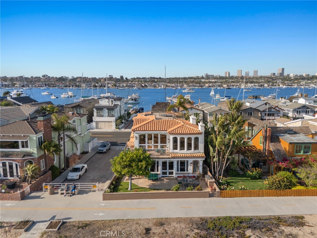 Newport Beach, California, 92661, United States, 4 Bedrooms Bedrooms, ,5 BathroomsBathrooms,Residential,For Sale,1875430