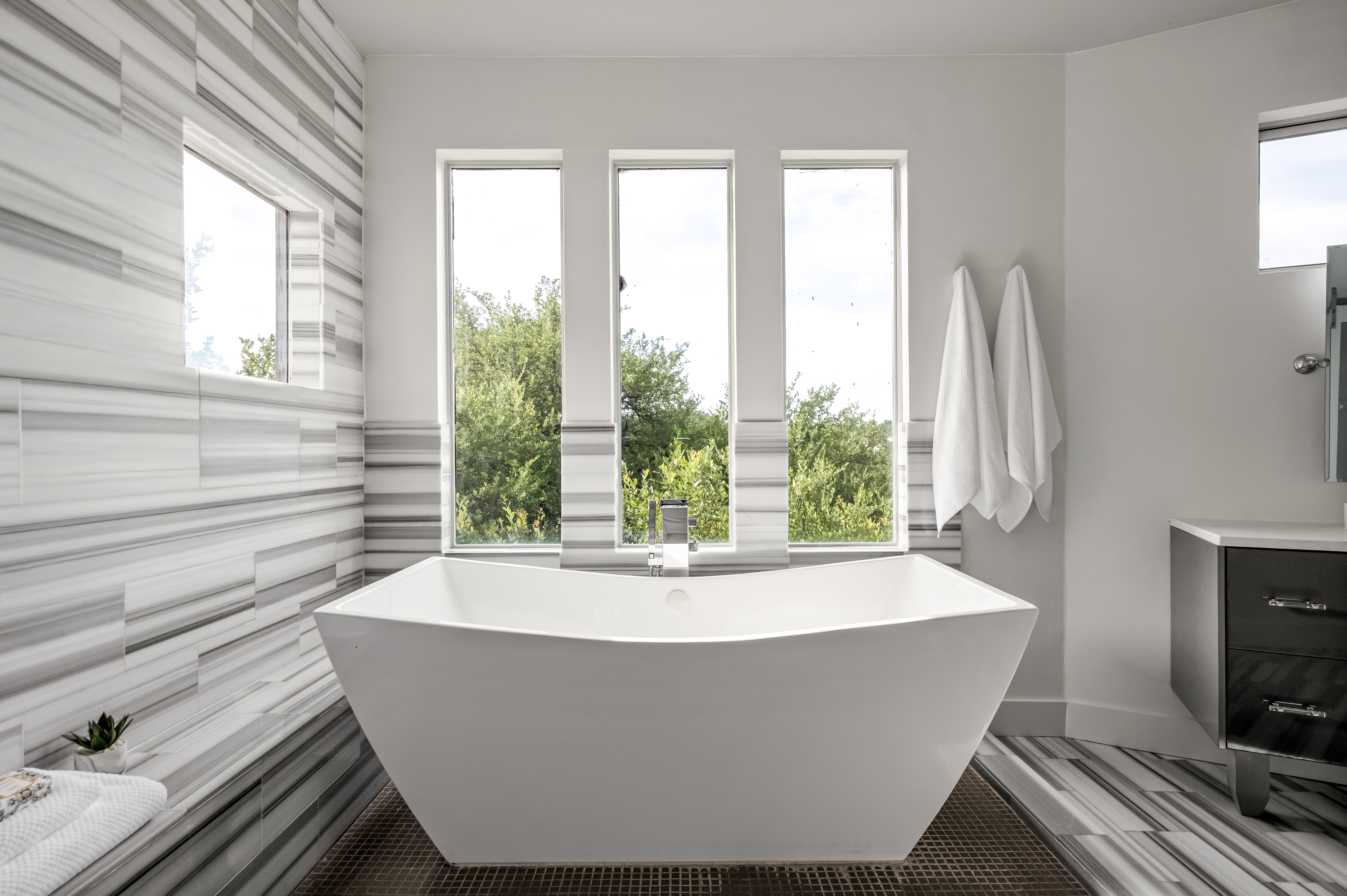  Tarrytown Home with Personality, Privacy, and a Pool - 物件實景