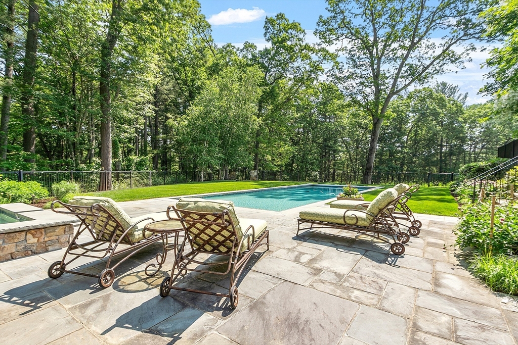 Concord, Massachusetts, 01742, United States, 6 Bedrooms Bedrooms, ,7 BathroomsBathrooms,Residential,For Sale,1938993