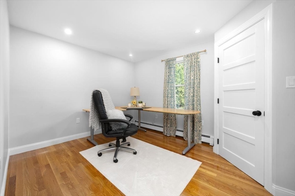 Milton, Massachusetts, 02186, United States, 4 Bedrooms Bedrooms, ,2 BathroomsBathrooms,Residential,For Sale,1917641