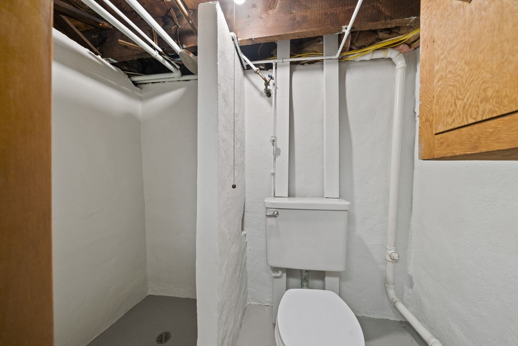 Newton, Massachusetts, 02458, United States, 3 Bedrooms Bedrooms, ,2 BathroomsBathrooms,Residential,For Sale,1939468