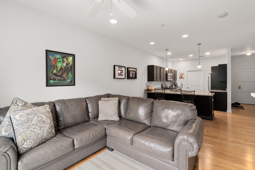 Canton, Massachusetts, 02021, United States, 1 Bedroom Bedrooms, ,1 BathroomBathrooms,Residential,For Sale,1917875