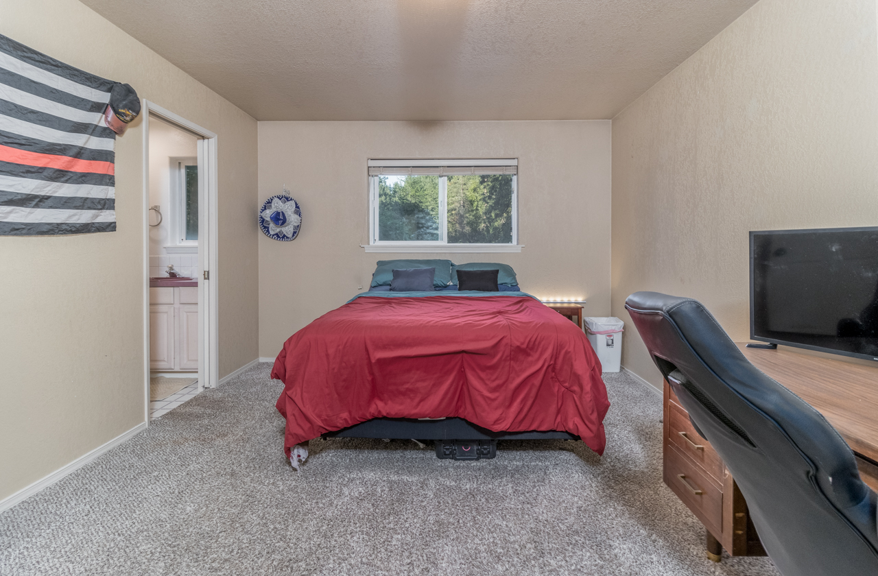 Bonners Ferry, Idaho, 83805, United States, 5 Bedrooms Bedrooms, ,5 BathroomsBathrooms,Residential,For Sale,1879157