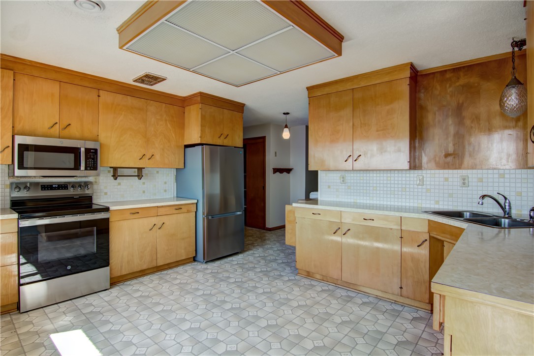 Chippewa Falls, Wisconsin, 54729, United States, 3 Bedrooms Bedrooms, ,3 BathroomsBathrooms,Residential,For Sale,1977760