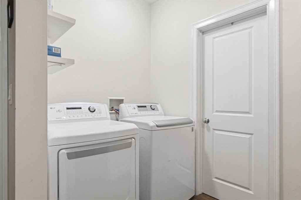 Boston, Massachusetts, 02128, United States, 2 Bedrooms Bedrooms, ,2 BathroomsBathrooms,Residential,For Sale,2048108