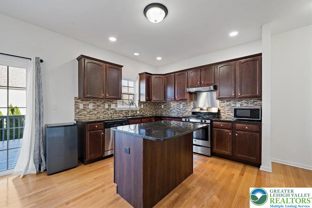 Palmer Twp, Pennsylvania, 18045, United States, 4 Bedrooms Bedrooms, ,3 BathroomsBathrooms,Residential,For Sale,2000563