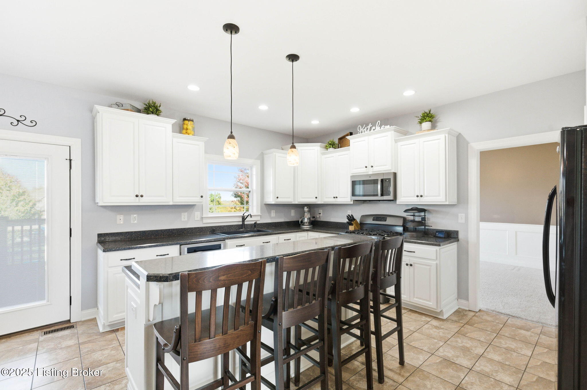 La Grange, Kentucky, 40031, United States, 5 Bedrooms Bedrooms, ,4 BathroomsBathrooms,Residential,For Sale,1971685