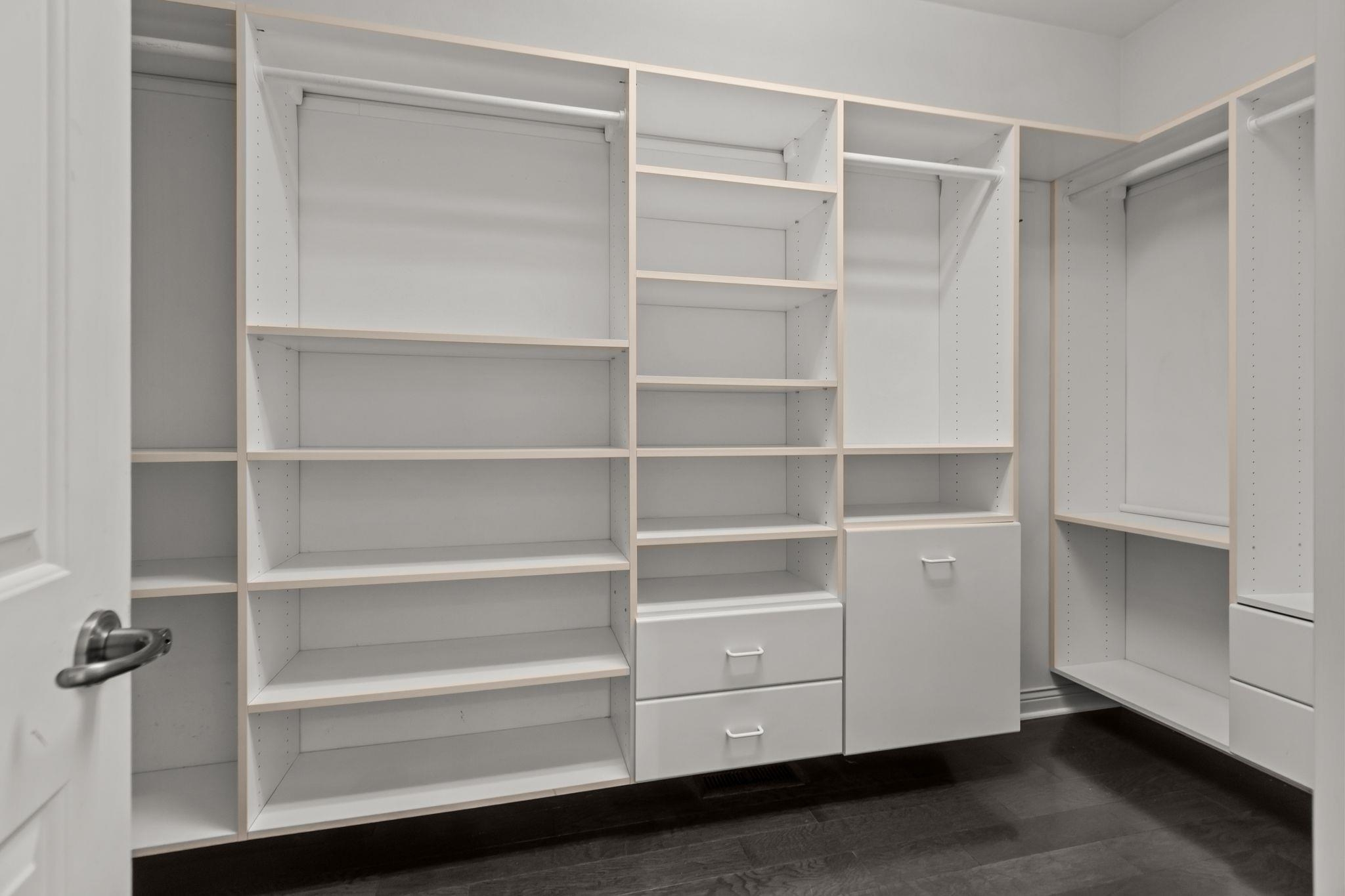 NEENAH, Wisconsin, 54956, United States, 4 Bedrooms Bedrooms, ,4 BathroomsBathrooms,Residential,For Sale,1955274