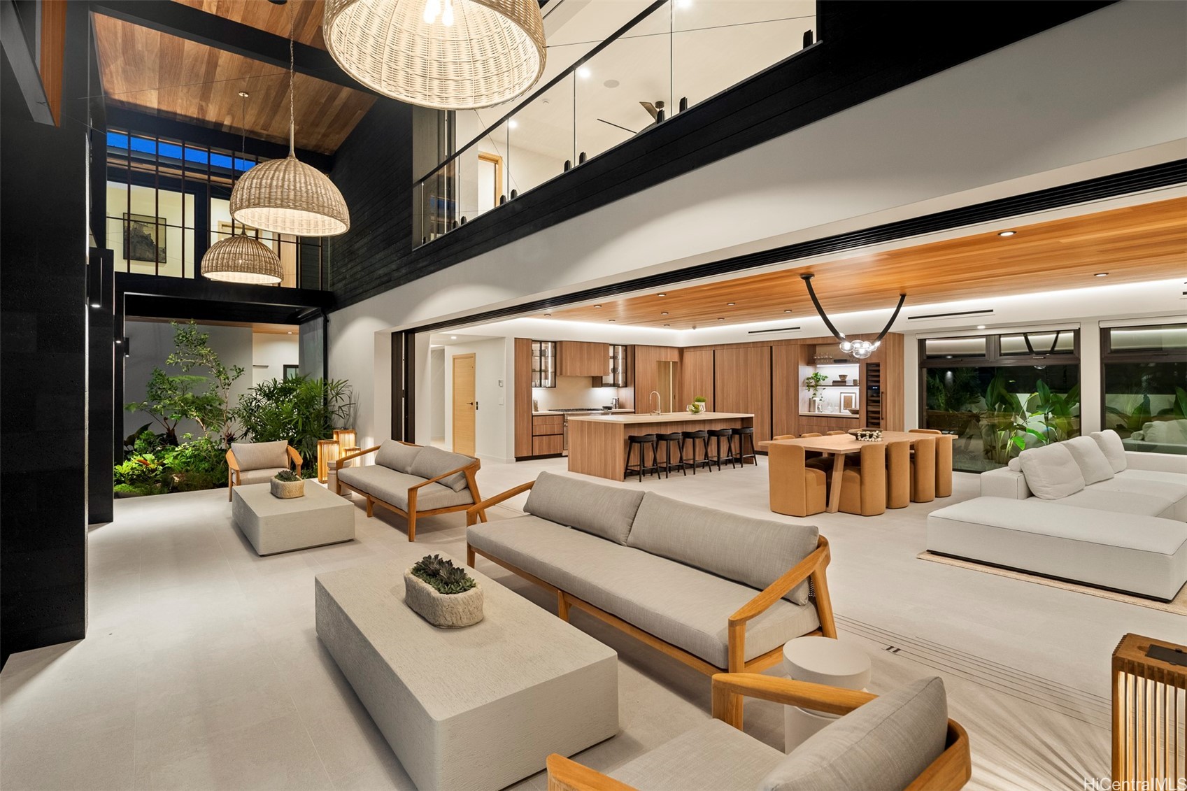 Honolulu, Hawaii, 96816, United States, 5 Bedrooms Bedrooms, ,6 BathroomsBathrooms,Residential,For Sale,1989143