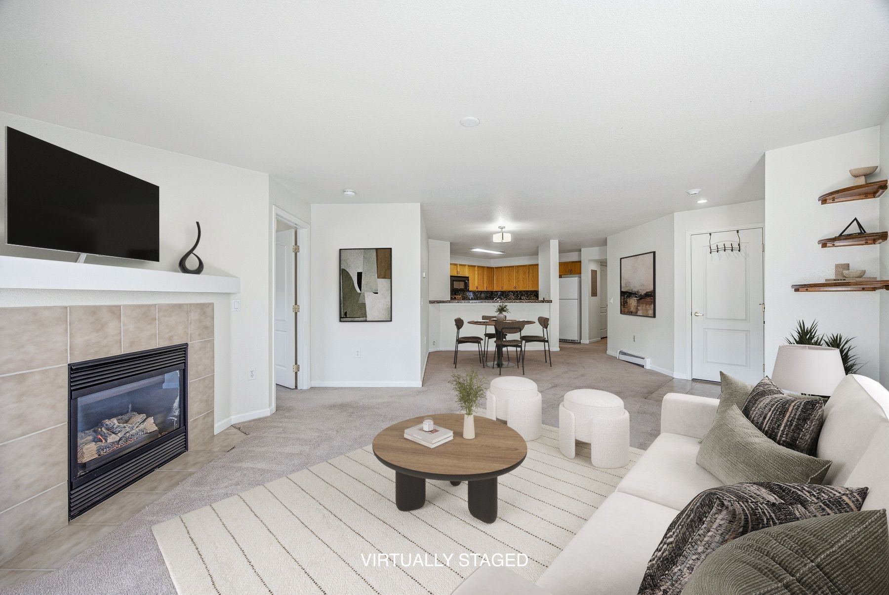  South-Facing End-Unit Residence With Beautiful River and Mountain views - 物件實景