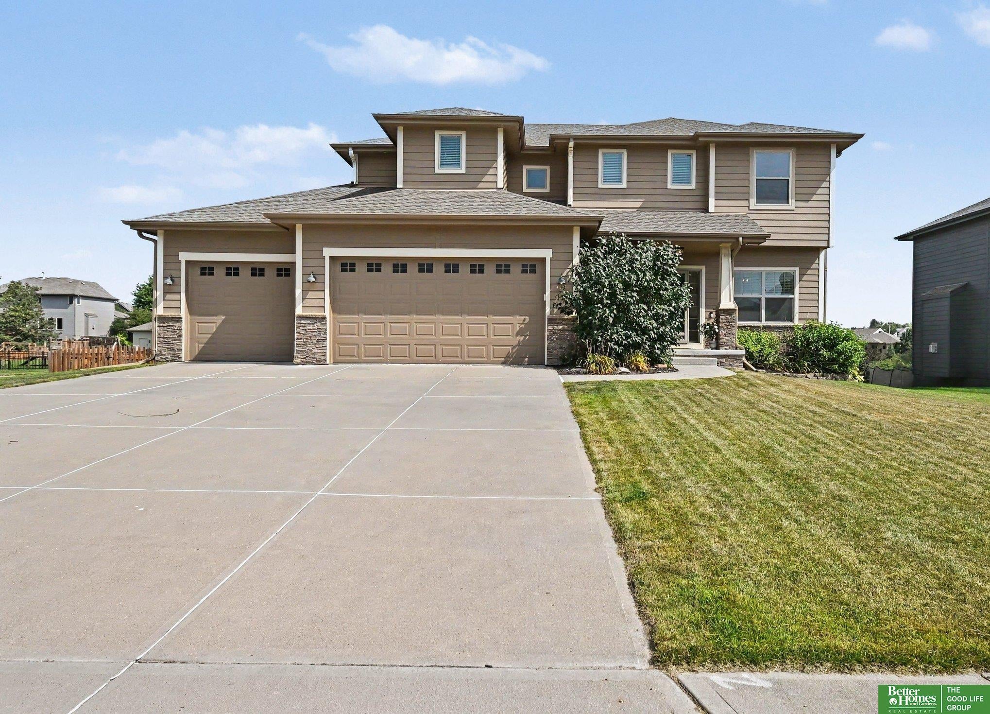 Hardwood Dr, Papillion, NE 68046