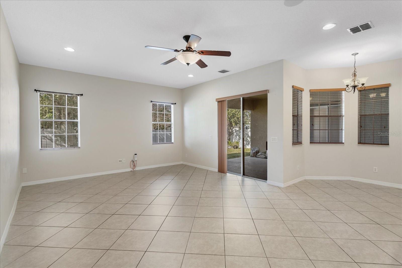 ORLANDO, Florida, 32829, United States, 4 Bedrooms Bedrooms, ,2 BathroomsBathrooms,Residential,For Sale,2001201