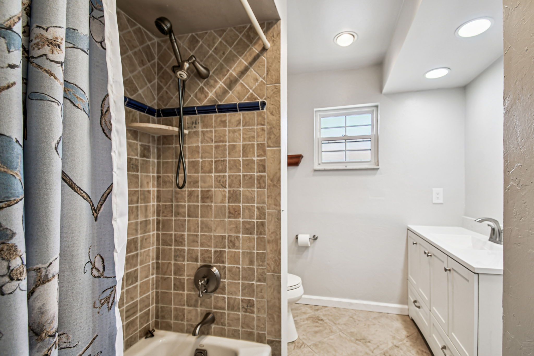 Madeira Beach, Florida, 33708, United States, 4 Bedrooms Bedrooms, ,2 BathroomsBathrooms,Residential,For Sale,2005483