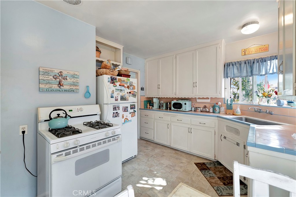 Seal Beach, California, 90740, United States, 4 Bedrooms Bedrooms, ,2 BathroomsBathrooms,Residential,For Sale,2001777