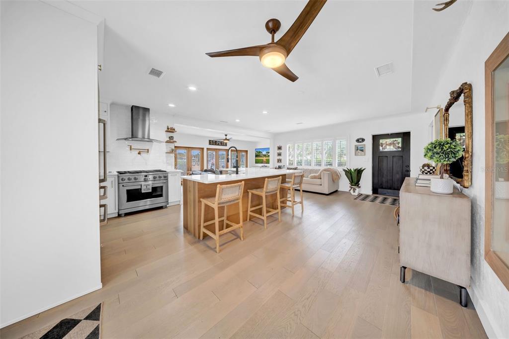 St Petersburg, Florida, 33704, United States, 2 Bedrooms Bedrooms, ,2 BathroomsBathrooms,Residential,For Sale,1897453