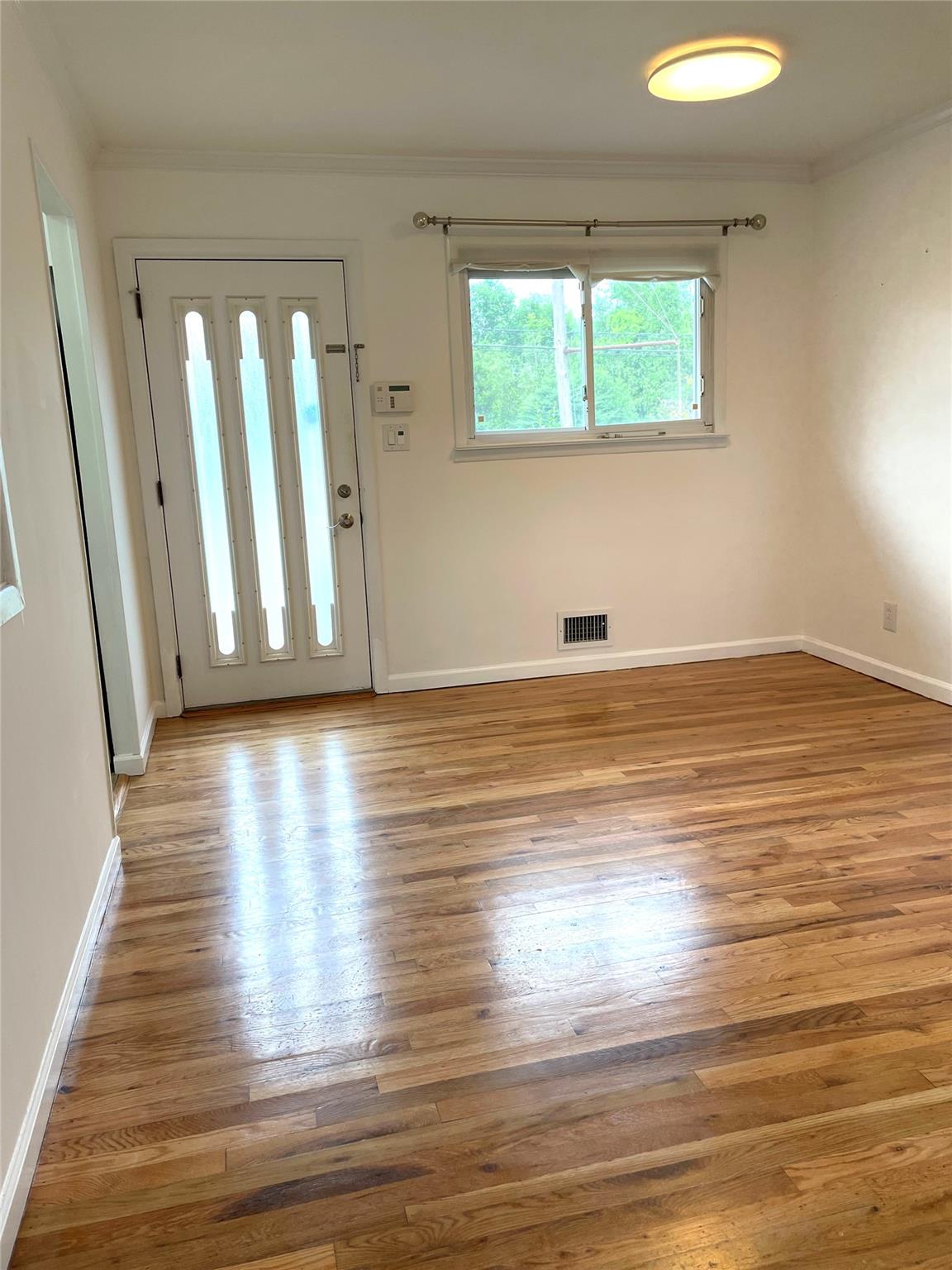 Plainview, New York, 11803, United States, 3 Bedrooms Bedrooms, ,2 BathroomsBathrooms,Residential,For Sale,1751555