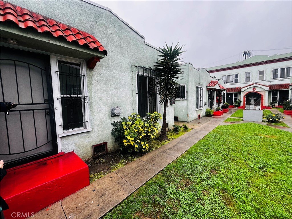 Los Angeles, California, 90003, United States, 12 Bedrooms Bedrooms, ,Residential,For Sale,2009676