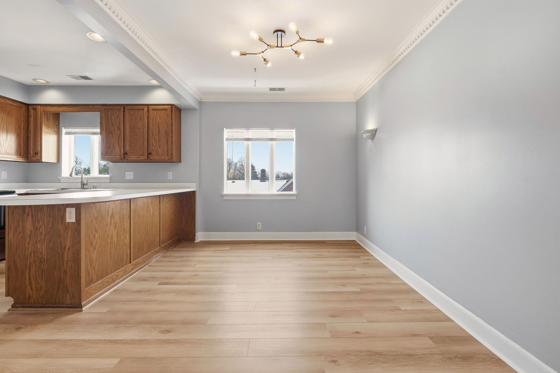  2126 Village Drive, Louisville, KY 40205 - 物件實景