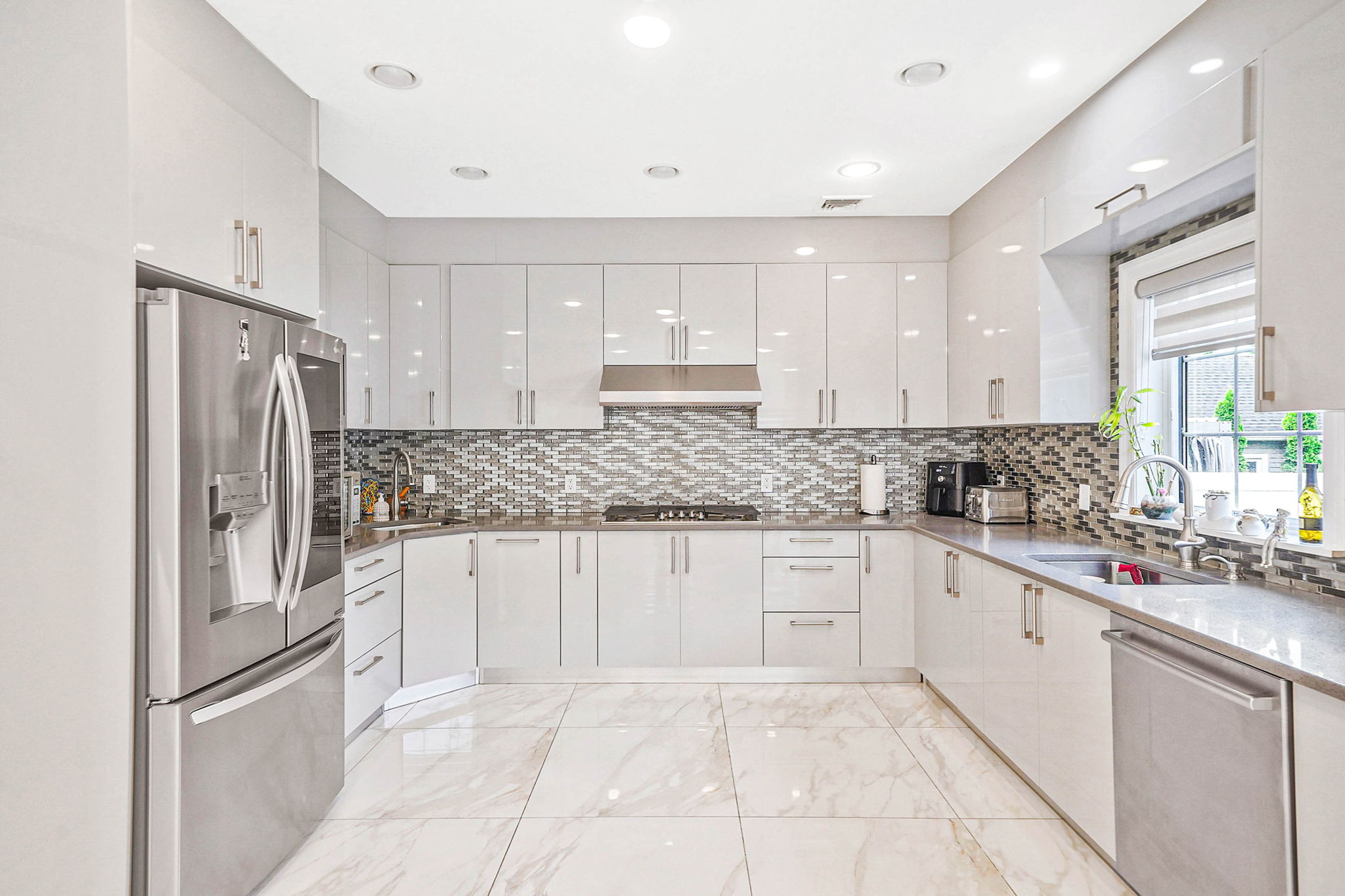 Cedarhurst, New York, 11516, United States, 5 Bedrooms Bedrooms, ,5 BathroomsBathrooms,Residential,For Sale,1851144