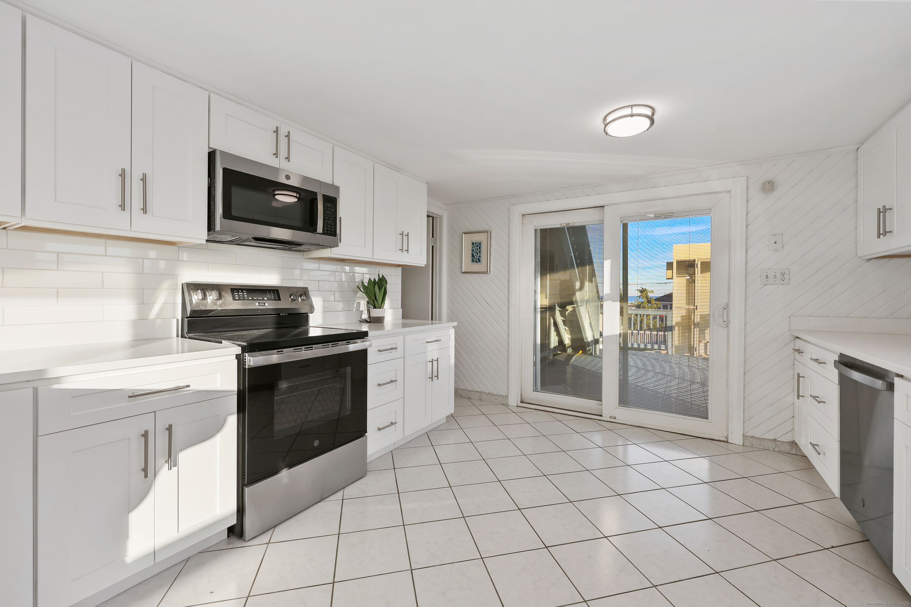 Stratford, Connecticut, 06615, United States, 4 Bedrooms Bedrooms, ,3 BathroomsBathrooms,Residential,For Sale,2003243