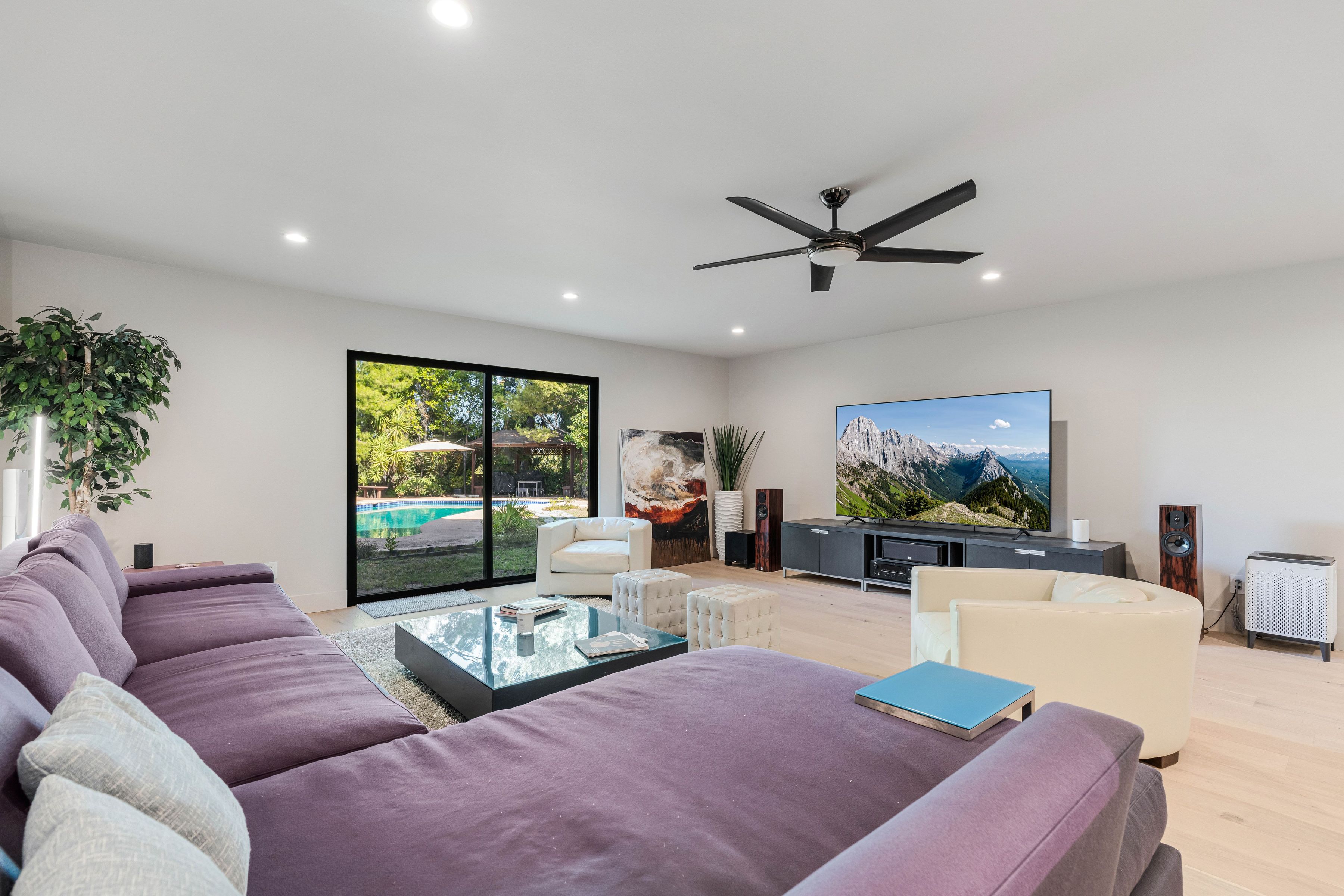  5950 Winnetka Avenue - 物件實景