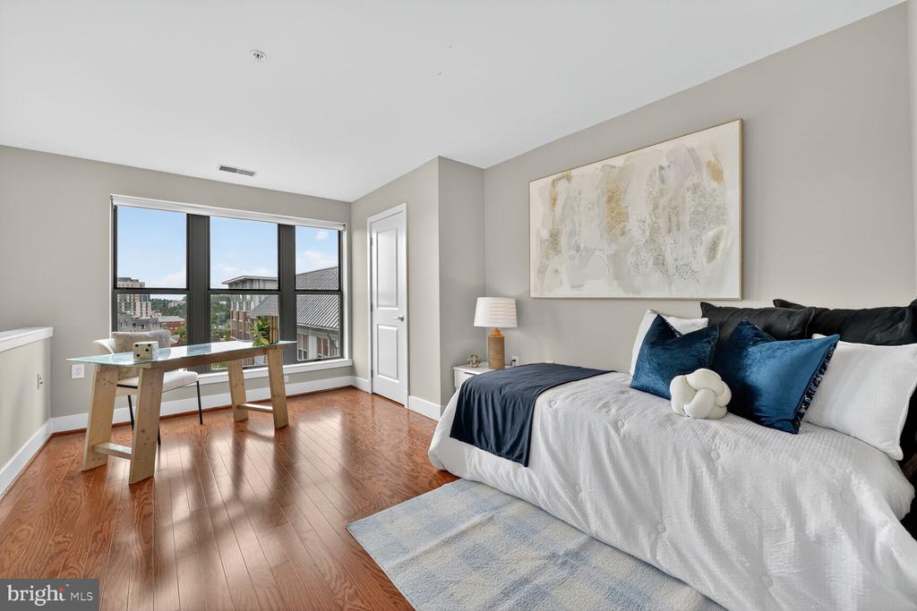 Arlington, Virginia, 22201, United States, 2 Bedrooms Bedrooms, ,2 BathroomsBathrooms,Residential,For Sale,1927773
