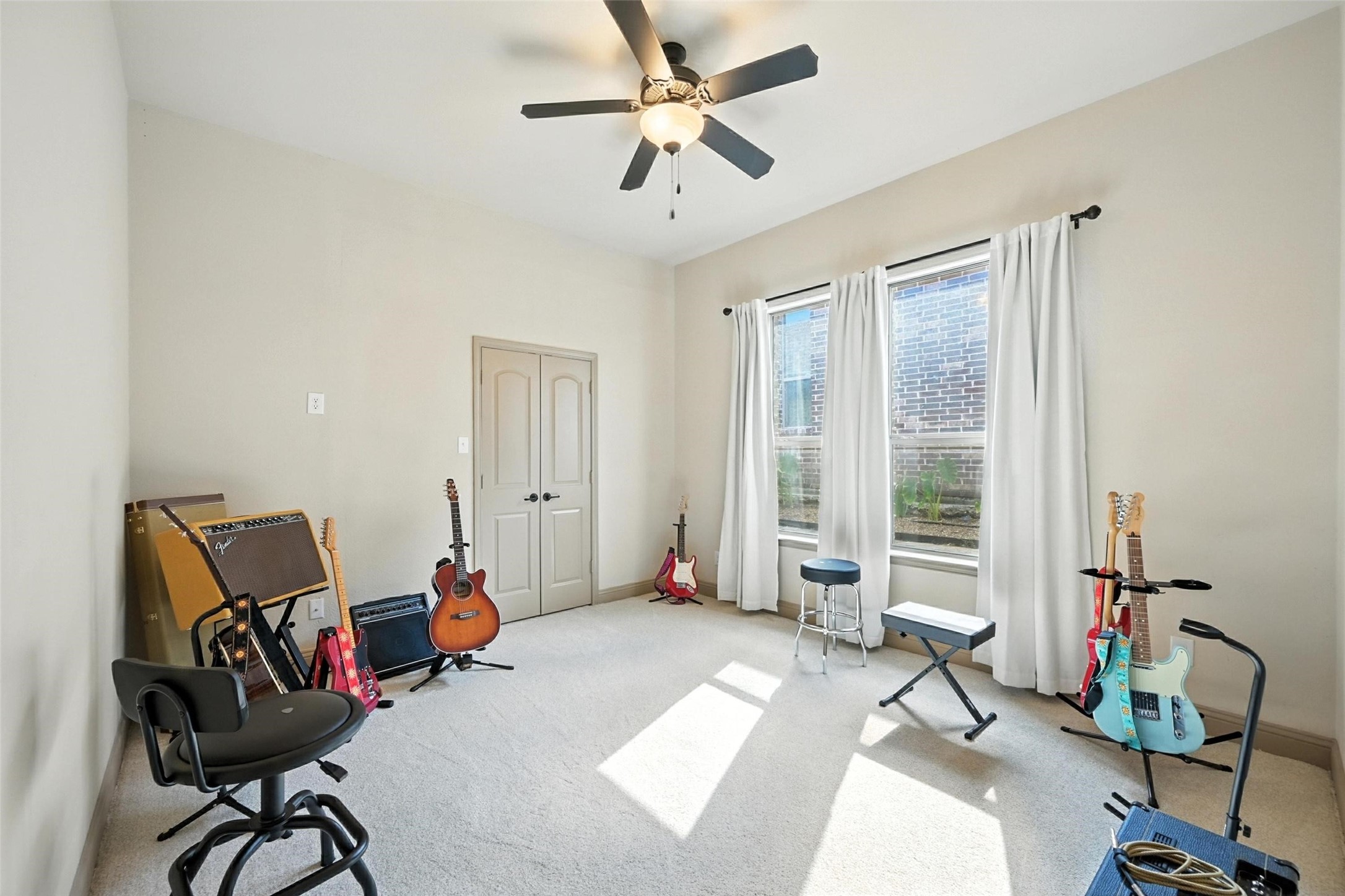 Denton, Texas, 76210, United States, 3 Bedrooms Bedrooms, ,3 BathroomsBathrooms,Residential,For Sale,1932168