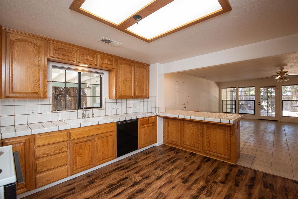 Oakdale, California, 95361, United States, 2 Bedrooms Bedrooms, ,3 BathroomsBathrooms,Residential,For Sale,1978297