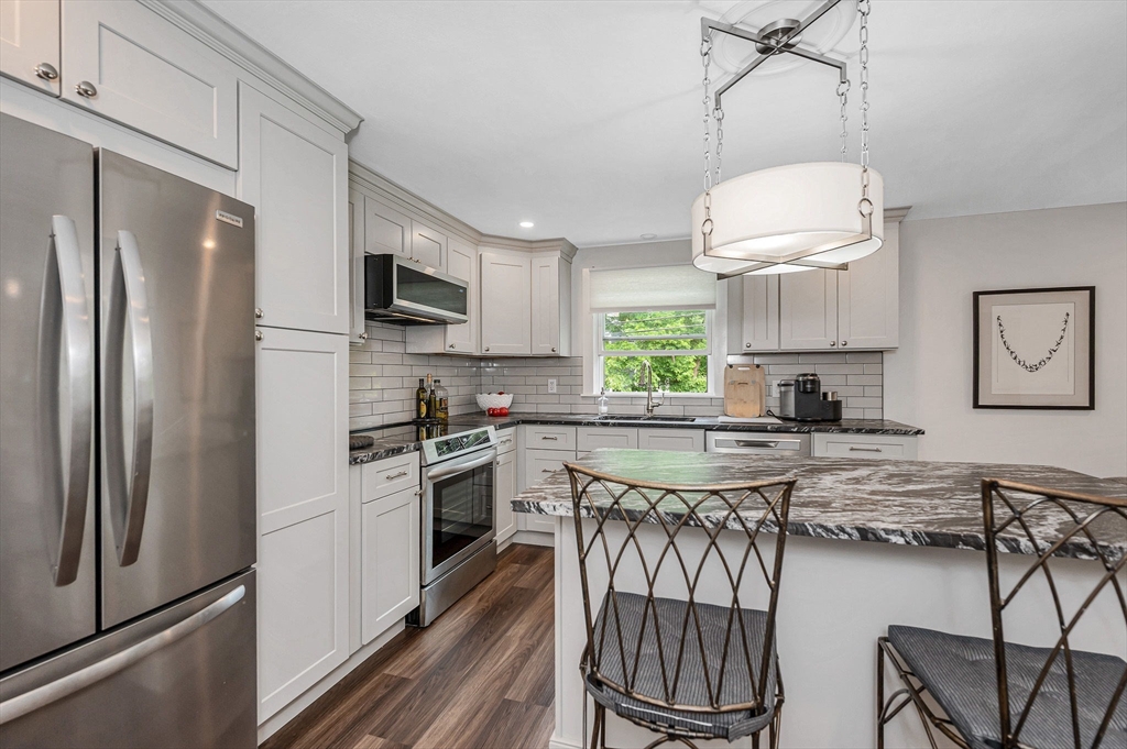 Groveland, Massachusetts, 01834, United States, 5 Bedrooms Bedrooms, ,3 BathroomsBathrooms,Residential,For Sale,1909322