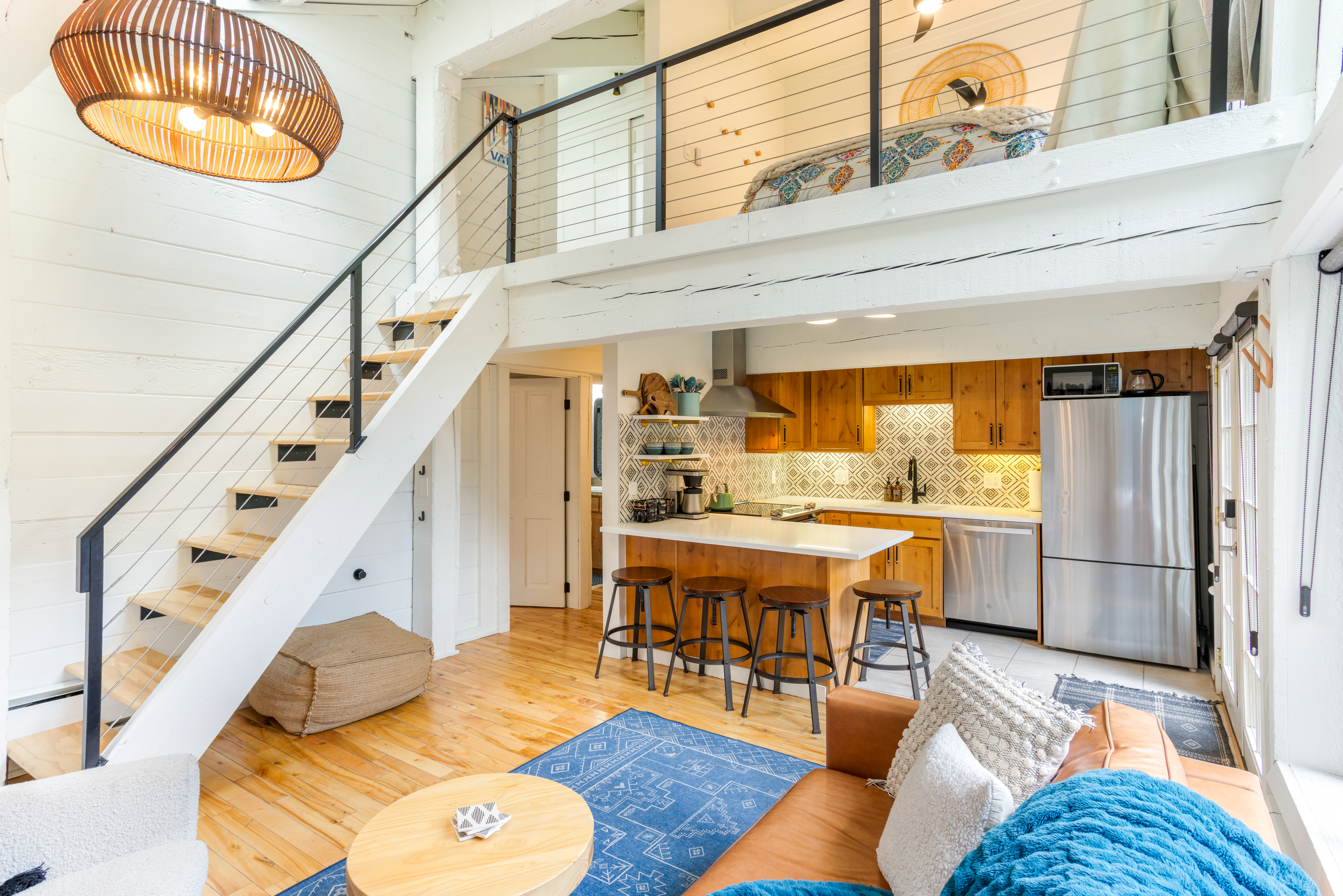  Inviting Top-floor End-unit Residence with Abundant Natural Light - 物件實景