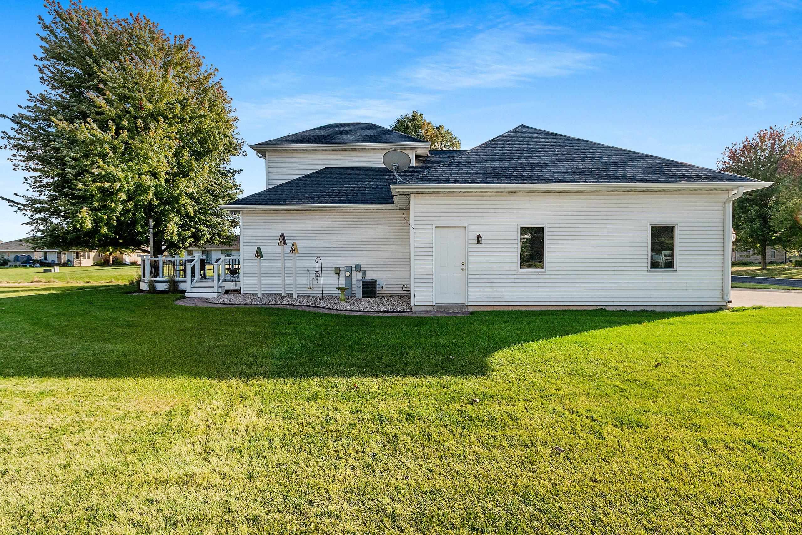 APPLETON, Wisconsin, 54913, United States, 4 Bedrooms Bedrooms, ,3 BathroomsBathrooms,Residential,For Sale,1960996