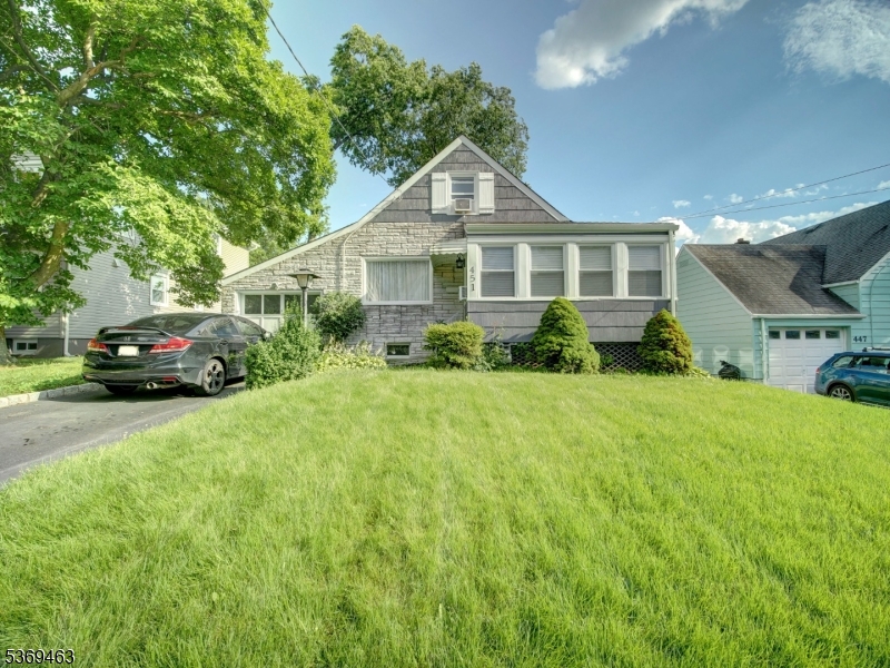 Union Twp., New Jersey, 07083, United States, 4 Bedrooms Bedrooms, ,2 BathroomsBathrooms,Residential,For Sale,1901304