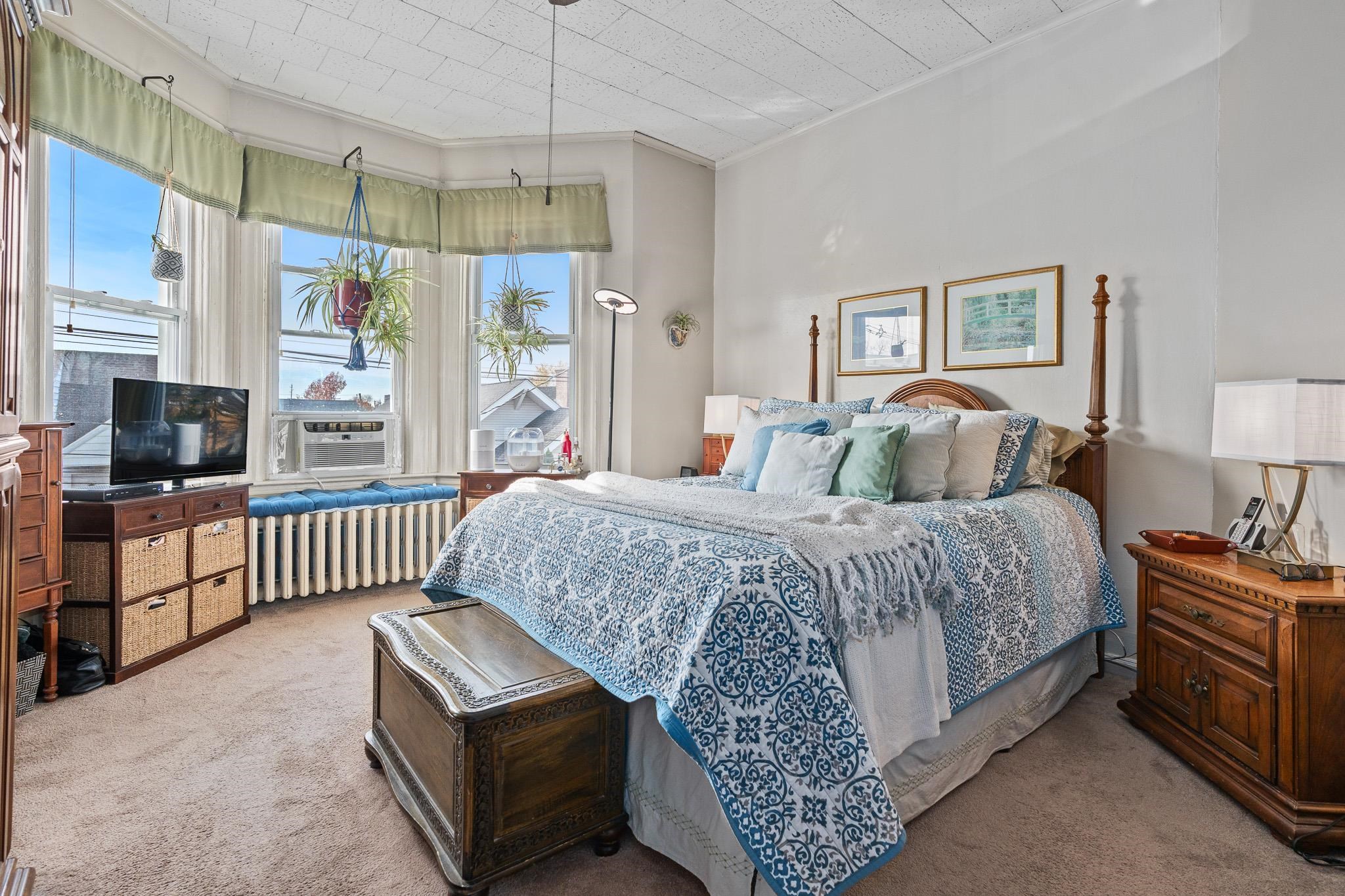 Secaucus, New Jersey, 08094, United States, 3 Bedrooms Bedrooms, ,3 BathroomsBathrooms,Residential,For Sale,1991974