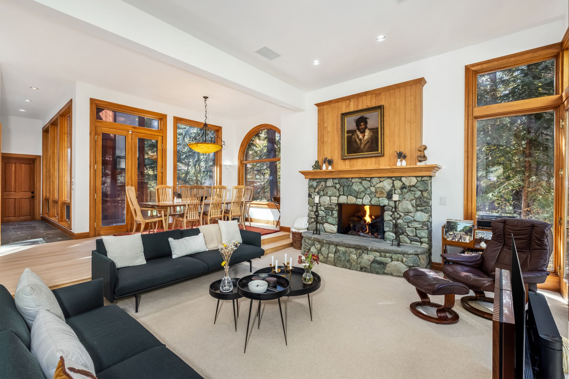  Live creekside in Aspen