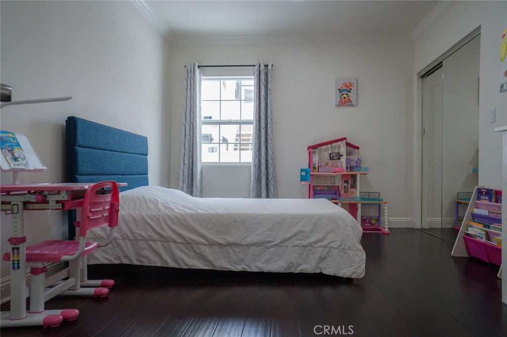 Los Angeles, California, 90043, United States, 3 Bedrooms Bedrooms, ,2 BathroomsBathrooms,Residential,For Sale,1981905