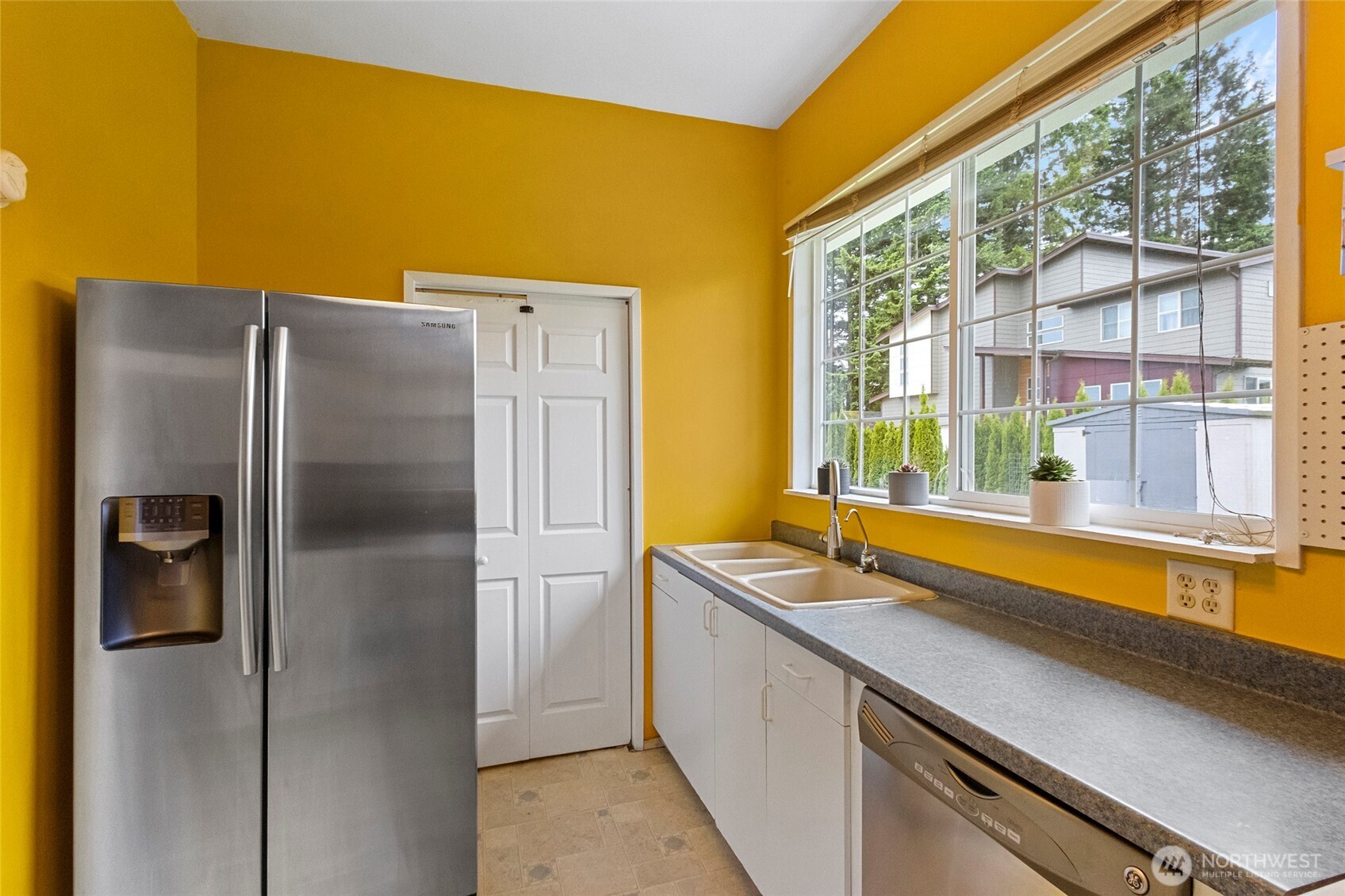 Ferndale, Washington, 98248, United States, 6 Bedrooms Bedrooms, ,2 BathroomsBathrooms,Residential,For Sale,1921640