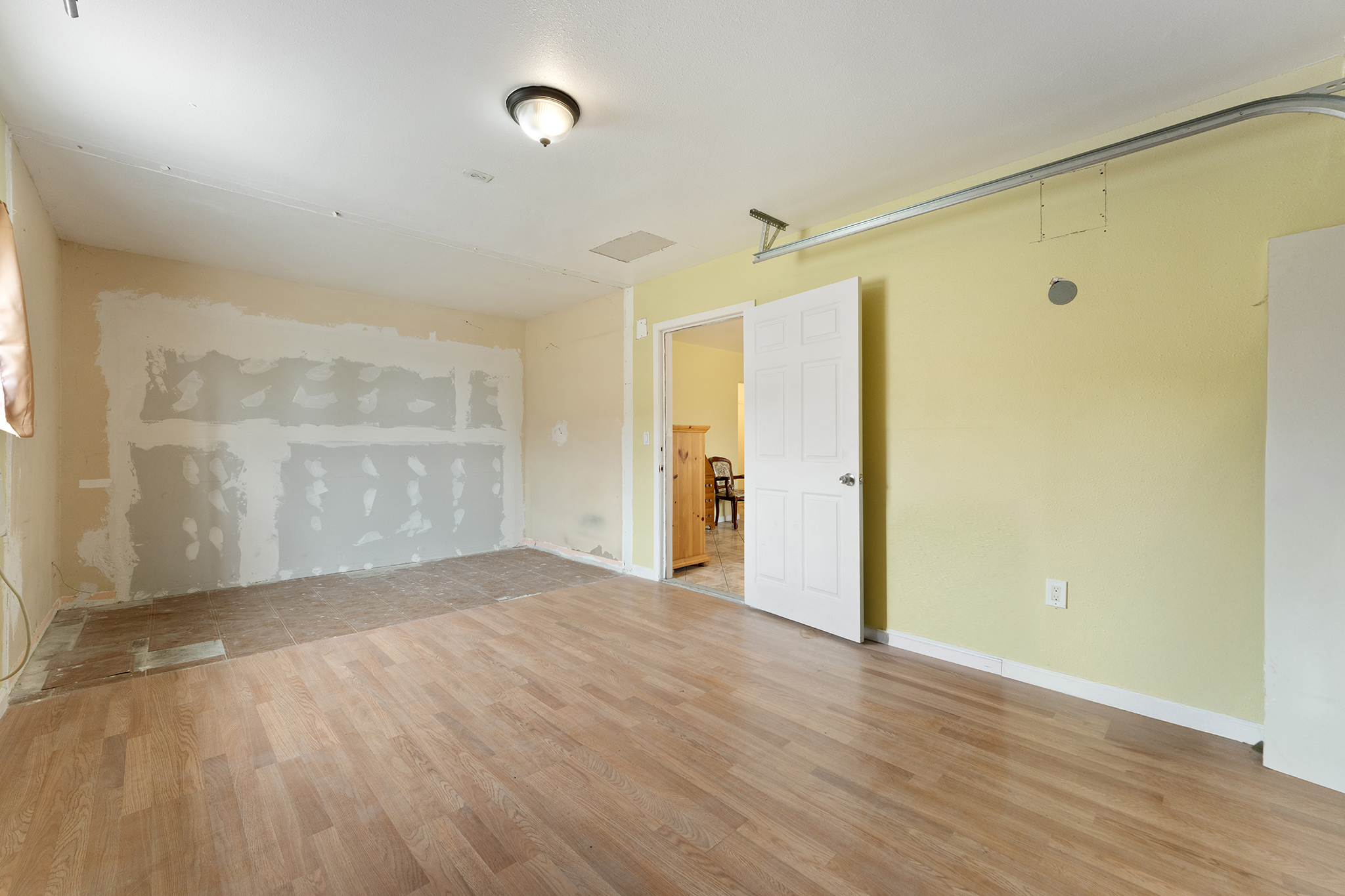 Fontana, California, 92335, United States, 2 Bedrooms Bedrooms, ,1 BathroomBathrooms,Residential,For Sale,1974316