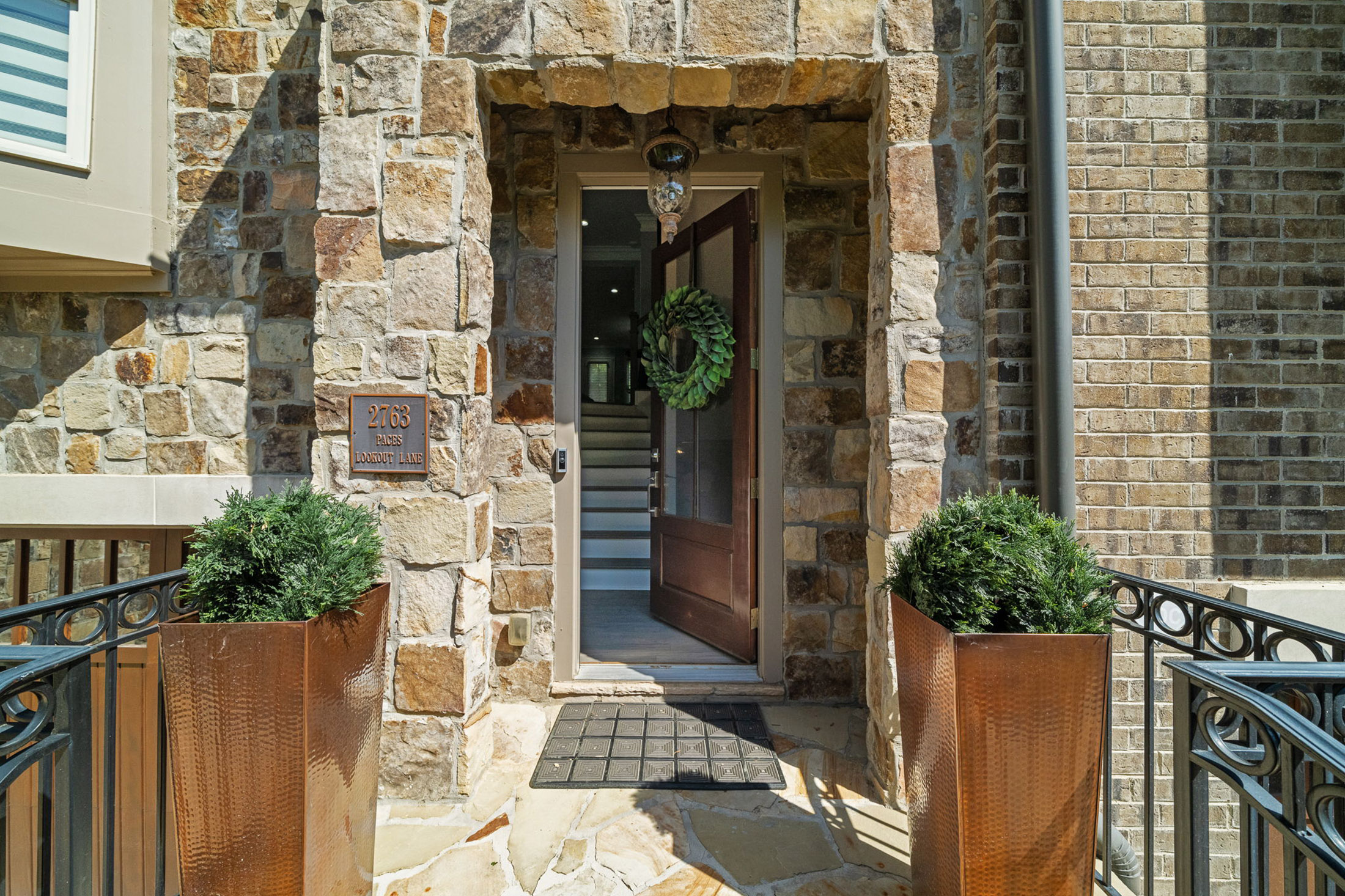  Exceptional Four Level European-inspired Townhome - 物件實景