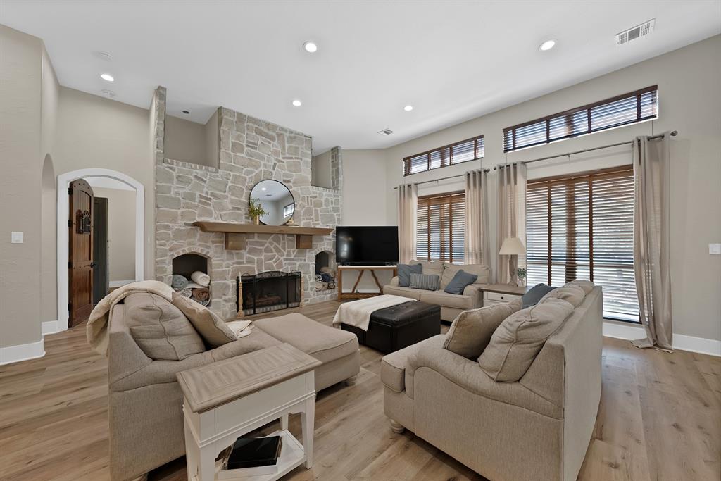 Gunter, Texas, 75058, United States, 4 Bedrooms Bedrooms, ,3 BathroomsBathrooms,Residential,For Sale,1926422