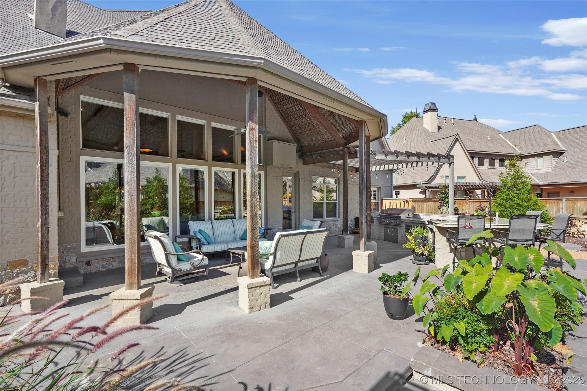 Tulsa, Oklahoma, 74137, United States, 5 Bedrooms Bedrooms, ,5 BathroomsBathrooms,Residential,For Sale,1990316