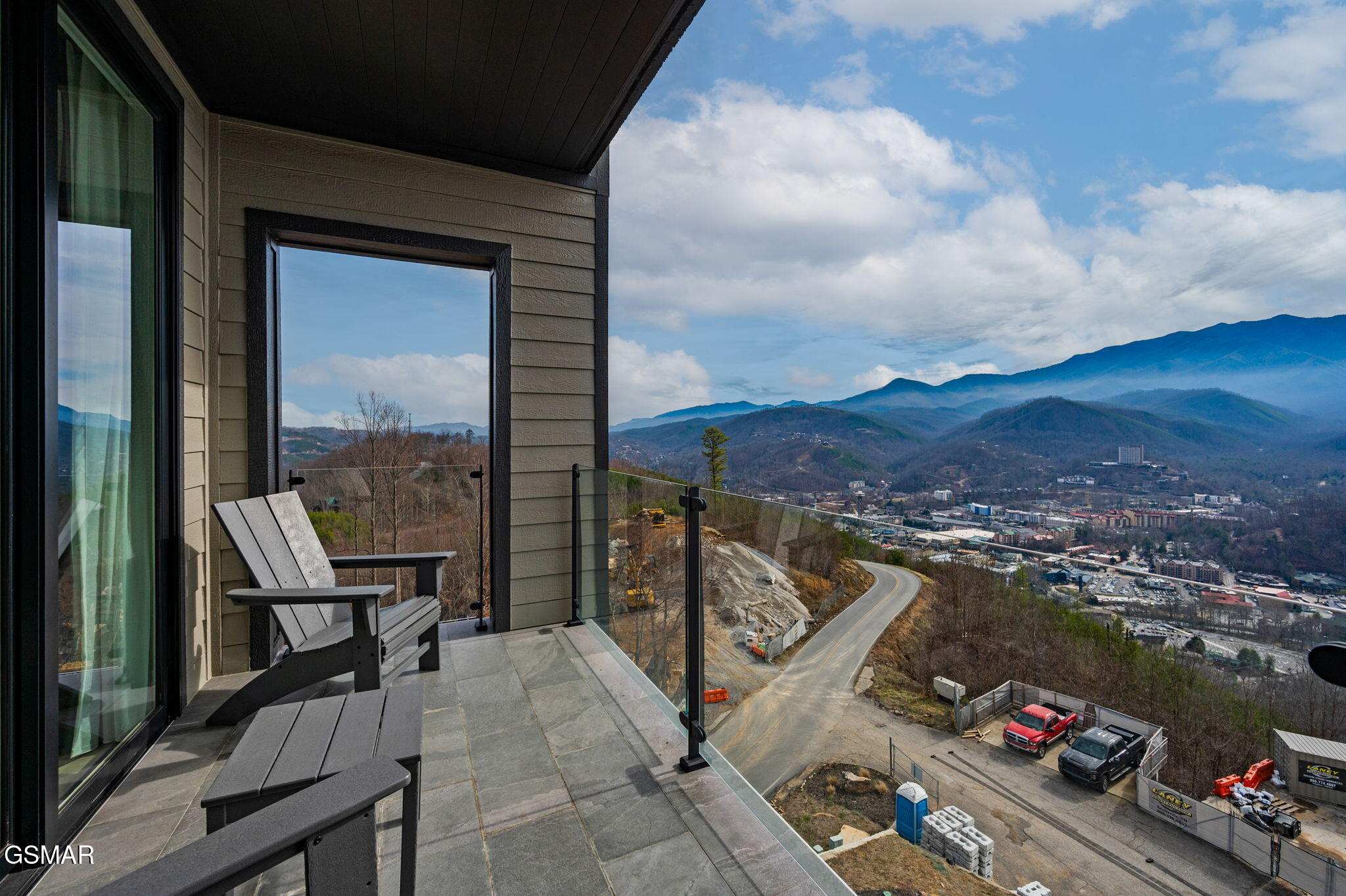 Gatlinburg, Tennessee, 37738, United States, 3 Bedrooms Bedrooms, ,4 BathroomsBathrooms,Residential,For Sale,1977552