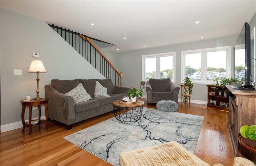 Lynn, Massachusetts, 01904, United States, 2 Bedrooms Bedrooms, ,4 BathroomsBathrooms,Residential,For Sale,1978027