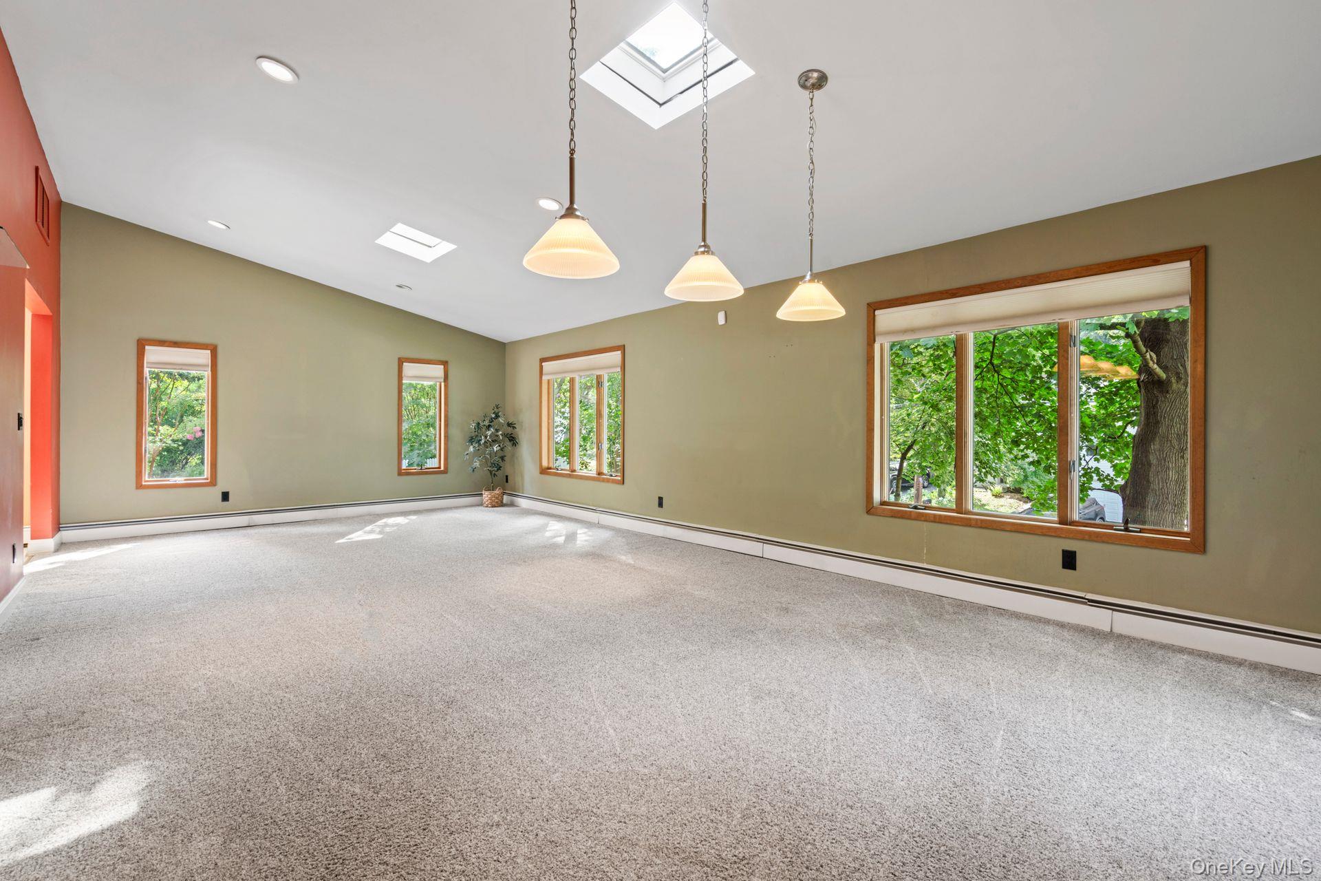 East Northport, New York, 11731, United States, 3 Bedrooms Bedrooms, ,2 BathroomsBathrooms,Residential,For Sale,1942269