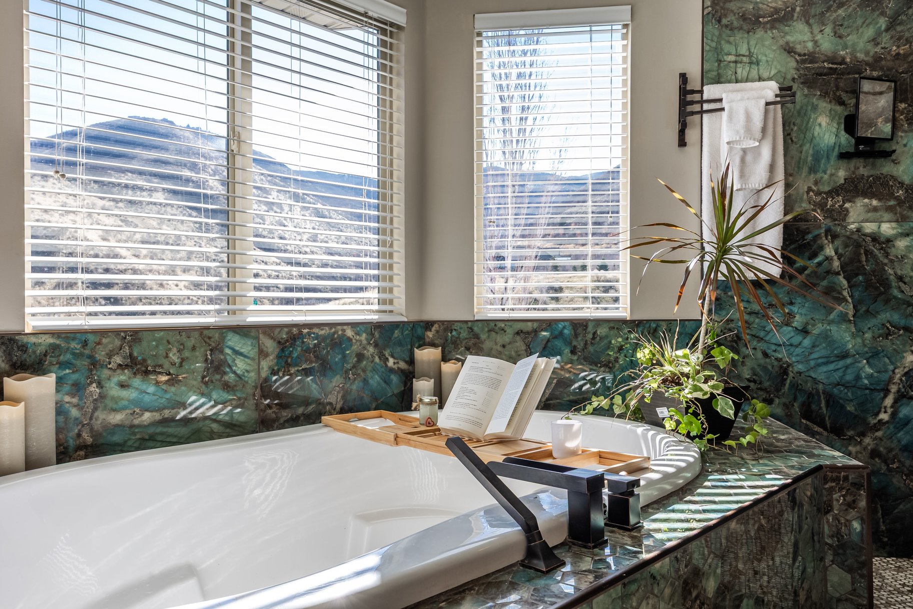  Large Townhouse With Both Mountain and Valley Views - 物件實景