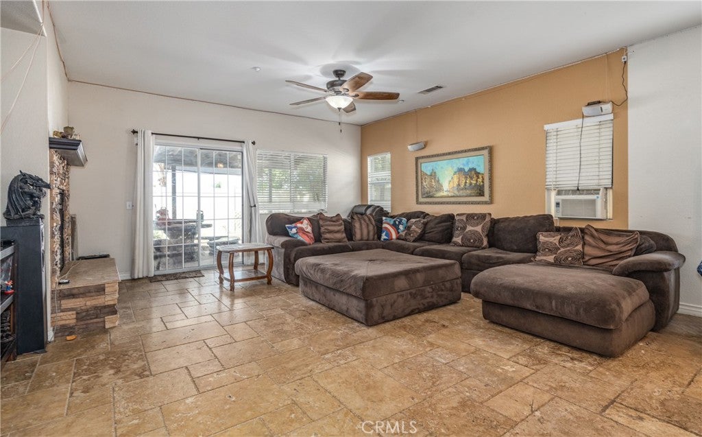 Highland, California, 92346, United States, 5 Bedrooms Bedrooms, ,4 BathroomsBathrooms,Residential,For Sale,1977847