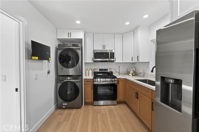 Los Angeles, California, 90044, United States, ,Residential,For Sale,1997733