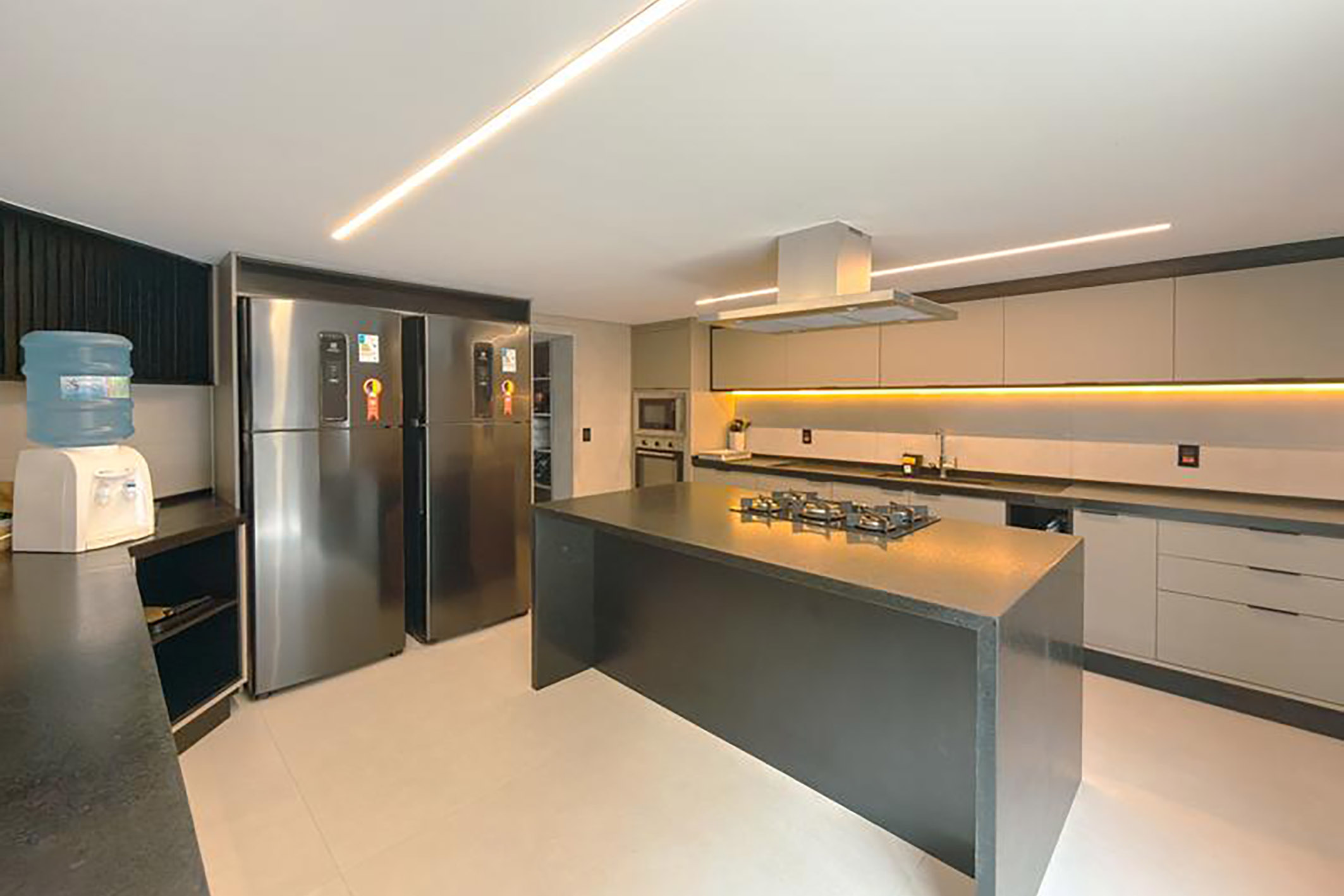  Contemporary canal-front residence with private yacht dock in Porto Bracuhy - 物件實景