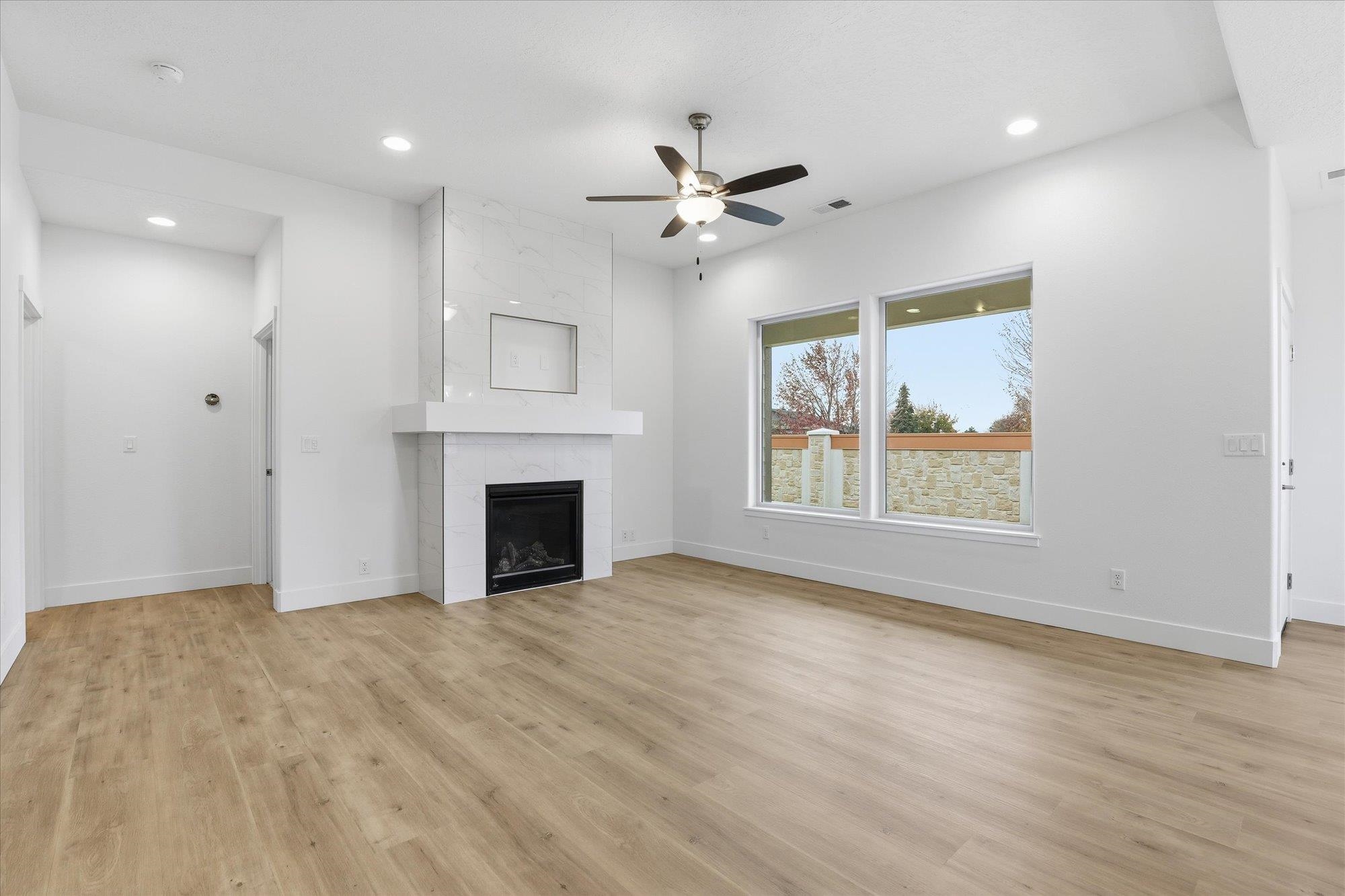 Deer Park, Washington, 99006, United States, 3 Bedrooms Bedrooms, ,2 BathroomsBathrooms,Residential,For Sale,1992798