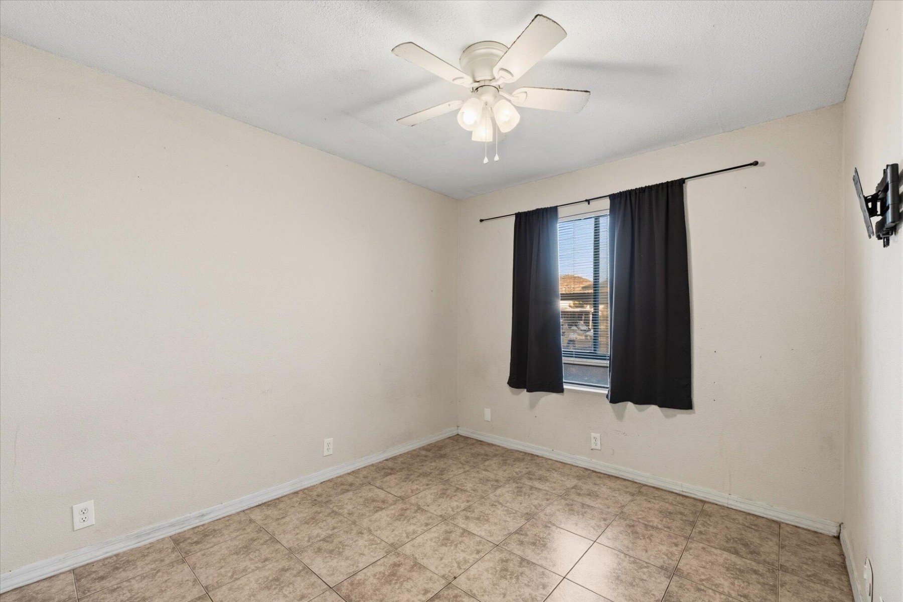  14203 N 19th Avenue  Phoenix, AZ - 物件實景