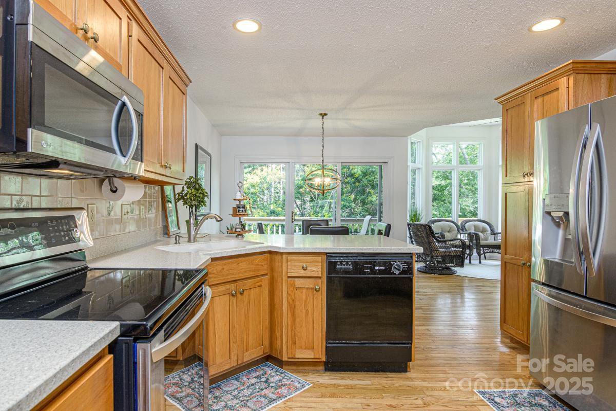 Hendersonville, North Carolina, 28739, United States, 3 Bedrooms Bedrooms, ,2 BathroomsBathrooms,Residential,For Sale,1974485